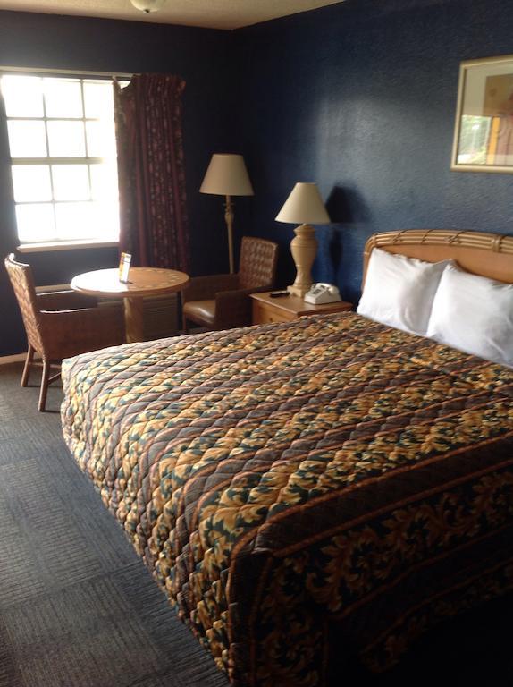 America'S Best Inn Montgomery Монтгомъри Стая снимка